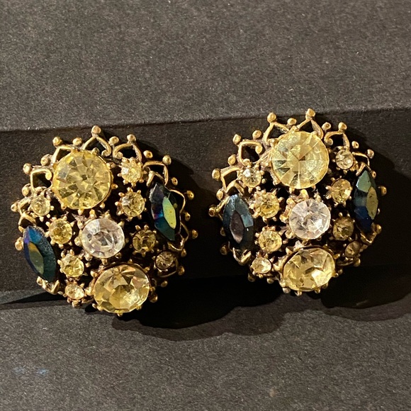 Vintage Jewelry - Vintage Gold & Crystal Filigree Clip Earrings